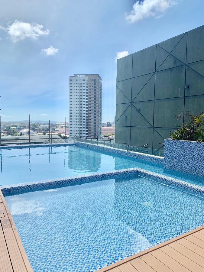 Hola! Condotel @ Inspiria Davao City Eksteriør billede