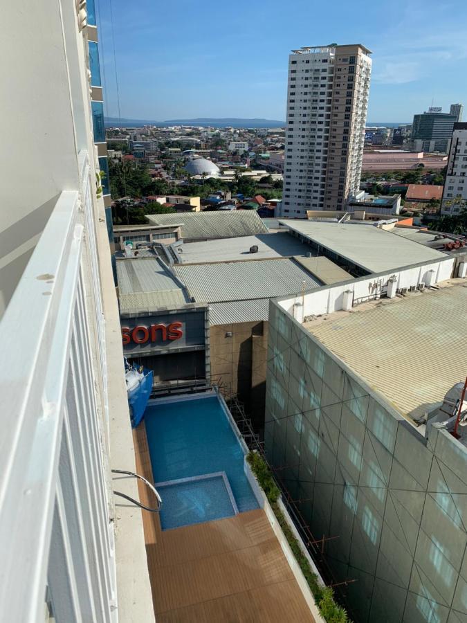 Hola! Condotel @ Inspiria Davao City Eksteriør billede