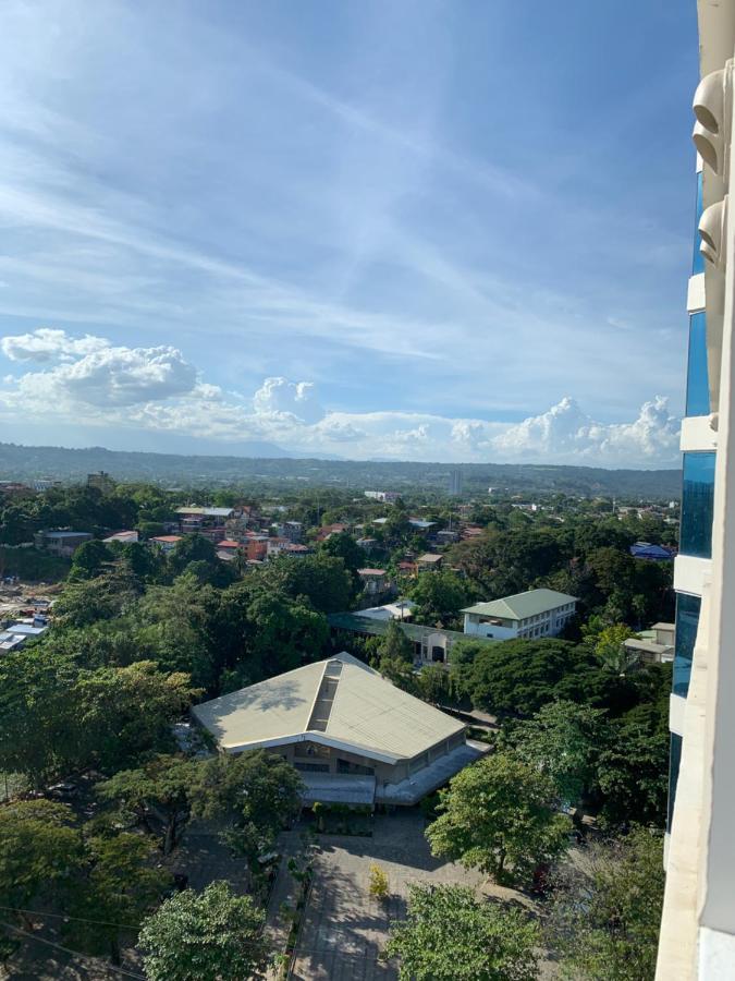 Hola! Condotel @ Inspiria Davao City Eksteriør billede