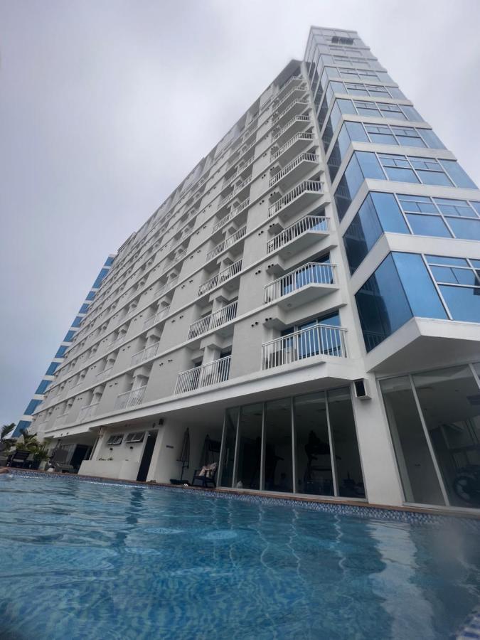 Hola! Condotel @ Inspiria Davao City Eksteriør billede